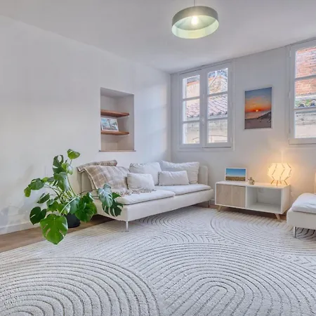 Derriere Les Vitraux *