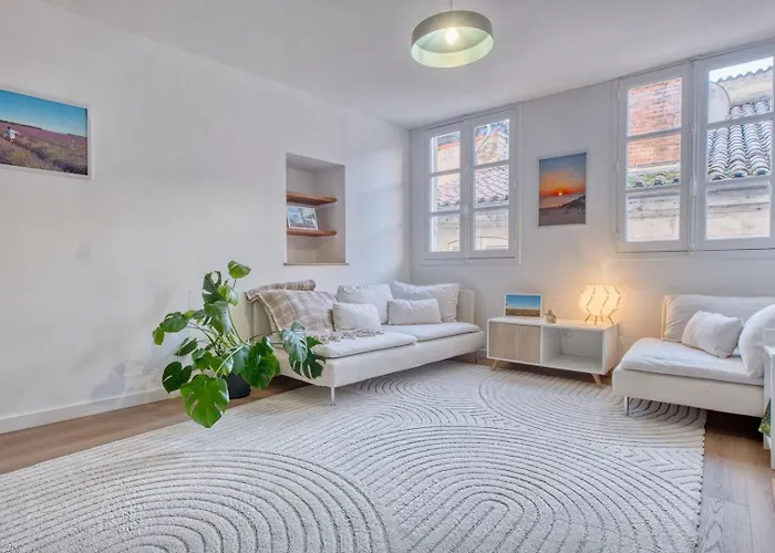 Derriere Les Vitraux *