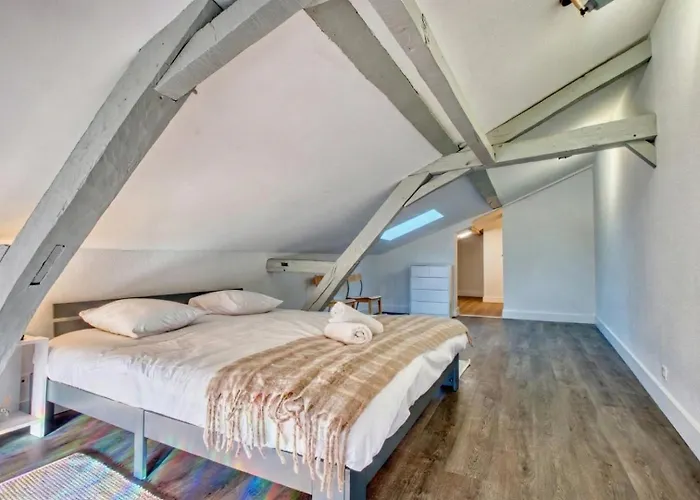 Derriere Les Vitraux